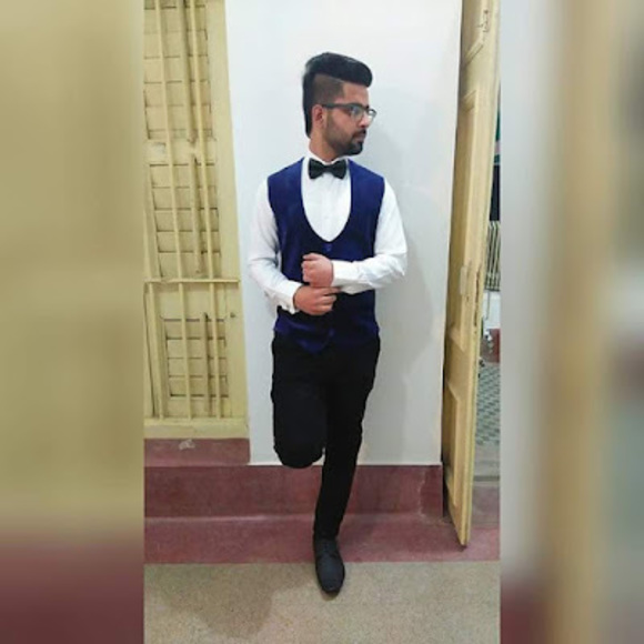 Profile Picture of Anshul Anshul (@aanshulb12) on Poshmark