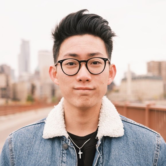 Profile Picture of David Lu (@daves777) on Poshmark