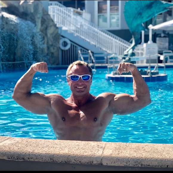 Profile Picture of Kevin Ridgeway (@eyecandykevin) on Poshmark