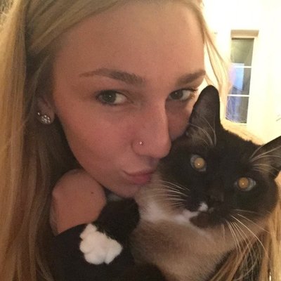 Profile Picture of Caroline Charpentier (@Carolinecharpe6) on Twitter