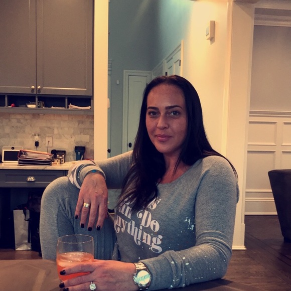 Profile Picture of Diana Perlin (@deeperl) on Poshmark
