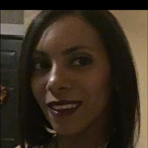 Profile Picture of Istalia Paller (@istaliab) on Poshmark