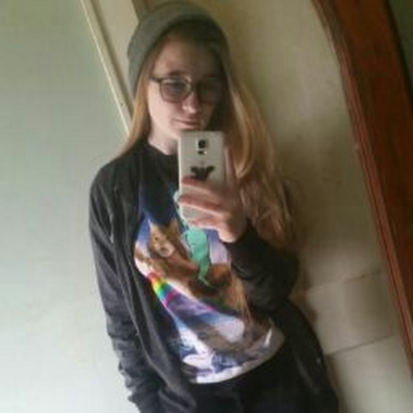 Profile Picture of Audrey Malcomb (@audixmalcomb) on Poshmark