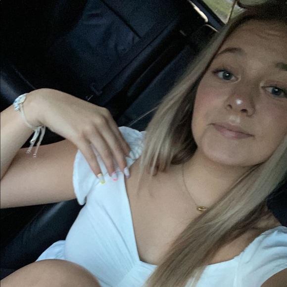Profile Picture of Katelyn Balthrop (@katelyn_closet) on Poshmark