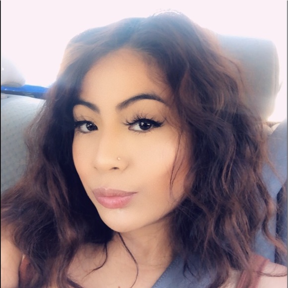 Profile Picture of Krystal Ramirez (@krystaal_1) on Poshmark