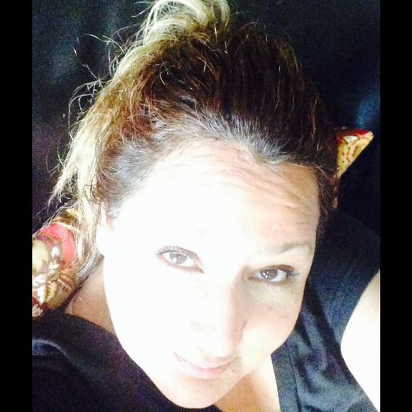 Profile Picture of Eliana Rubilar (@elirubilar) on Poshmark