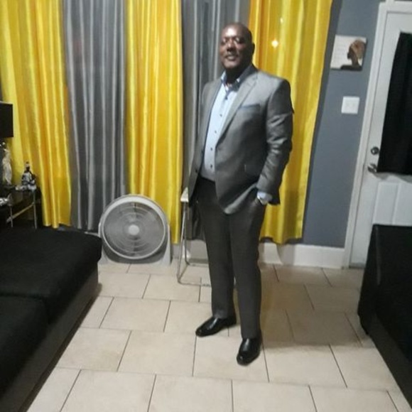 Profile Picture of Gregorio Castillo (@gregoriocastill) on Poshmark