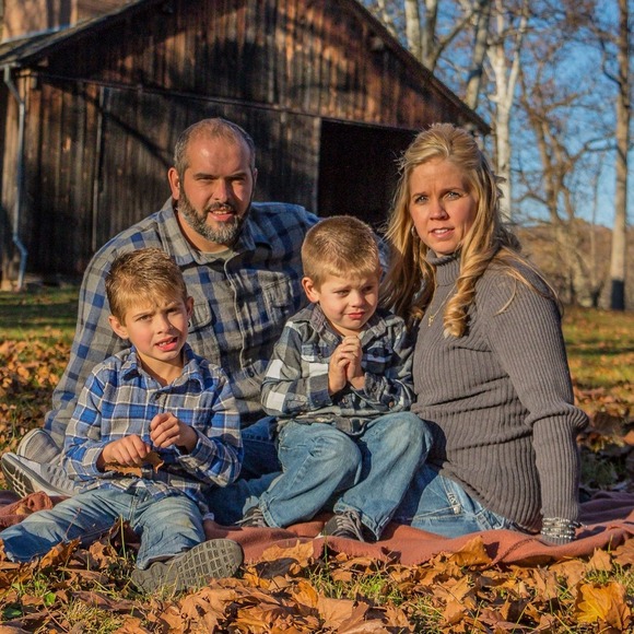 Profile Picture of Lisa Hudson (@atrent6) on Poshmark