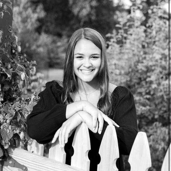 Profile Picture of Megan Felicetti (@megan_felicetti) on Poshmark