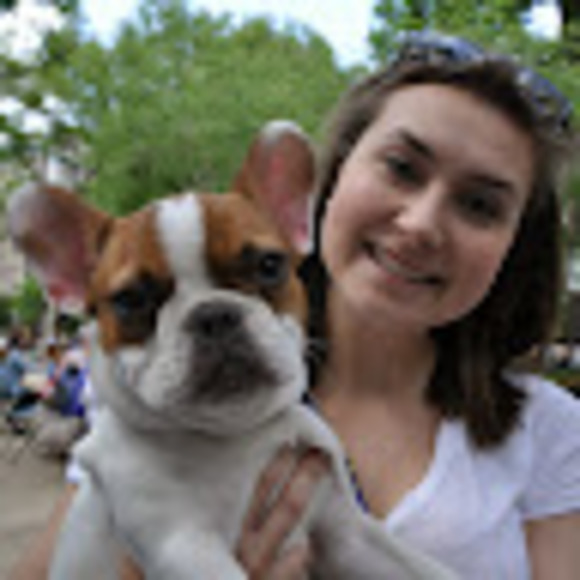 Profile Picture of Danielle Fleig (@danielle_fleig) on Poshmark