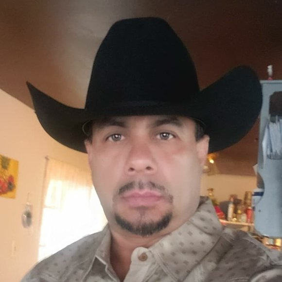 Profile Picture of Cande Ramirez (@muamor012613) on Poshmark