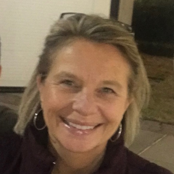 Profile Picture of Lisa Faulkner (@lisal461) on Poshmark