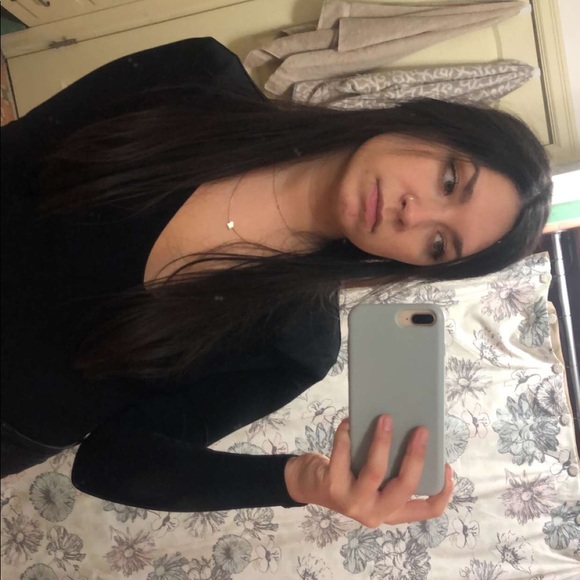 Profile Picture of Alicia Tarasewicz (@aliciatara) on Poshmark