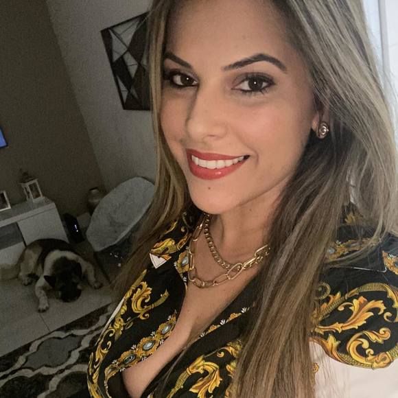 Profile Picture of Amelia Gonzalez (@amelia1102) on Poshmark