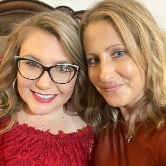 Profile Picture of Danielle Passauer (@dpassauer) on Poshmark