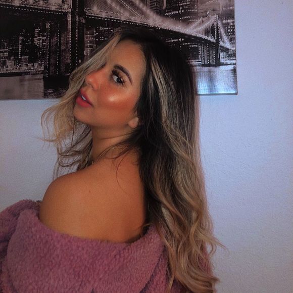 Profile Picture of Iris Mendoza (@irismendoza794) on Poshmark