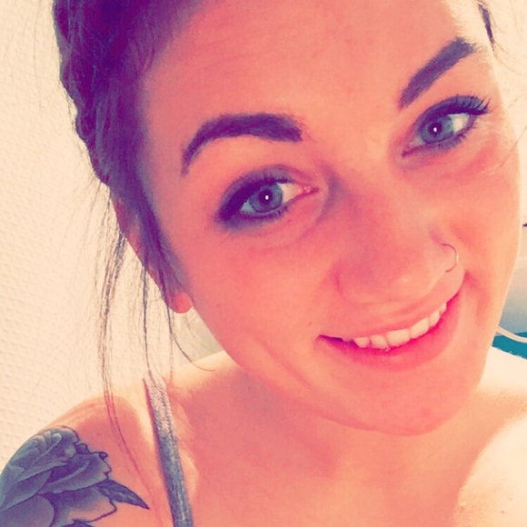 Profile Picture of Olivia Stapleton (@lividmss) on Poshmark