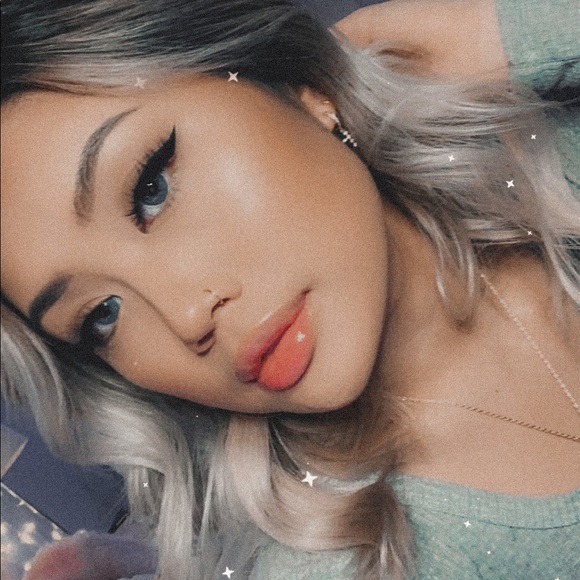 Profile Picture of Cindy Wu (@cindy_wu) on Poshmark