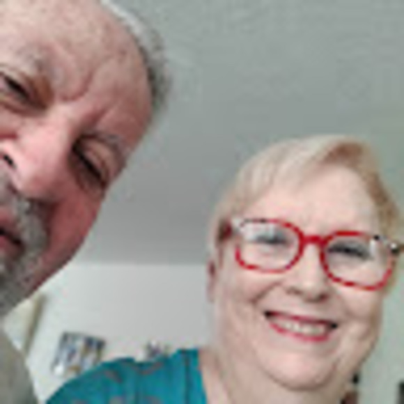 Profile Picture of Maureen & david Keet (@maureenkeet) on Poshmark