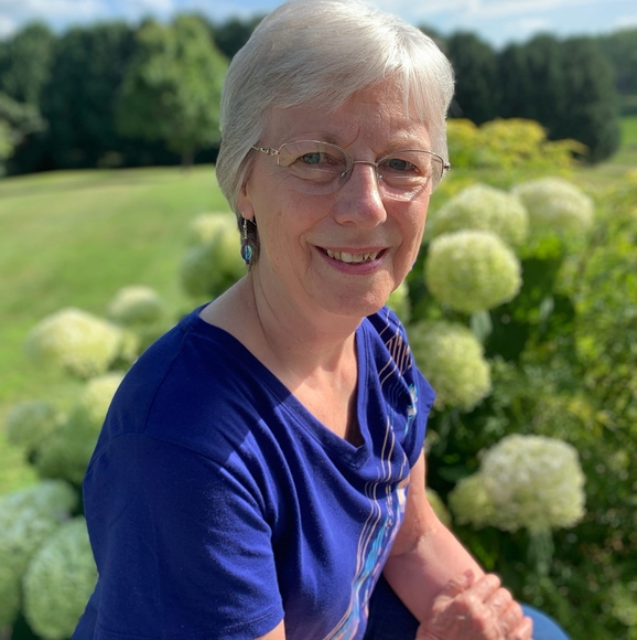 Profile Picture of Linda Breitner (@lindab3108) on Poshmark