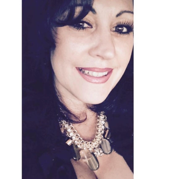 Profile Picture of Ruby Anaya (@ranaya1320) on Poshmark
