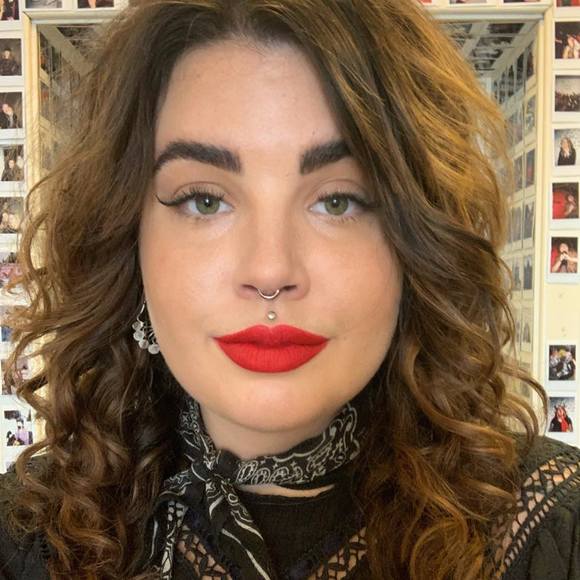 Ivy Ferguson - Poshmark Profile Picture of Ivy Ferguson (@missvine) on Poshmark