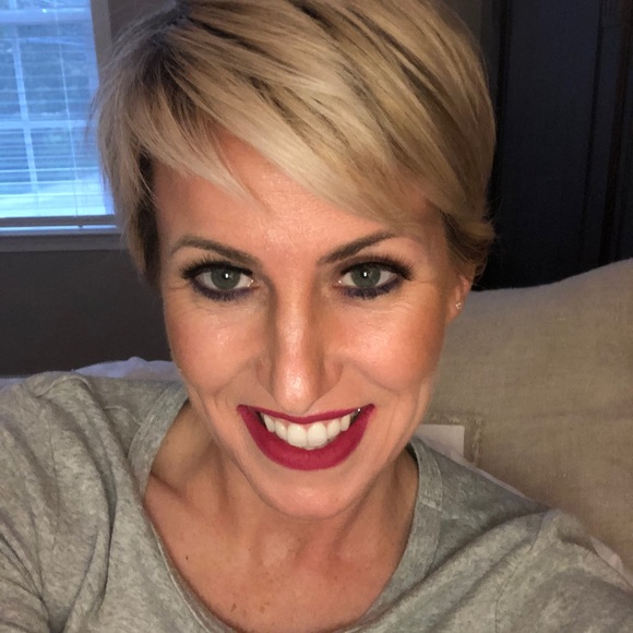 Profile Picture of Danielle Wintersteen (@dlightmella1) on Poshmark