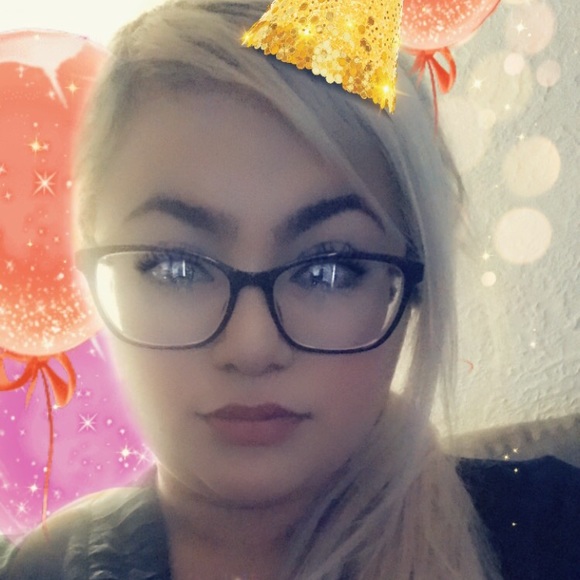 Profile Picture of Danielle Tamayo (@ouuhdee) on Poshmark