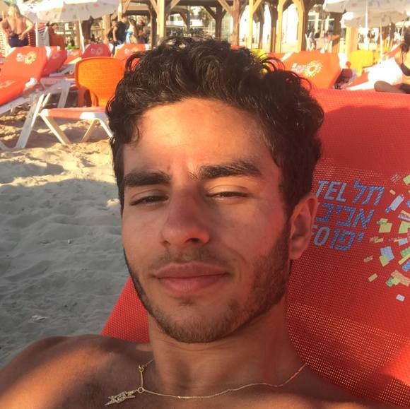 Ej Garzon - Poshmark Profile Picture of Ej Garzon (@emmanuelgweb) on Poshmark