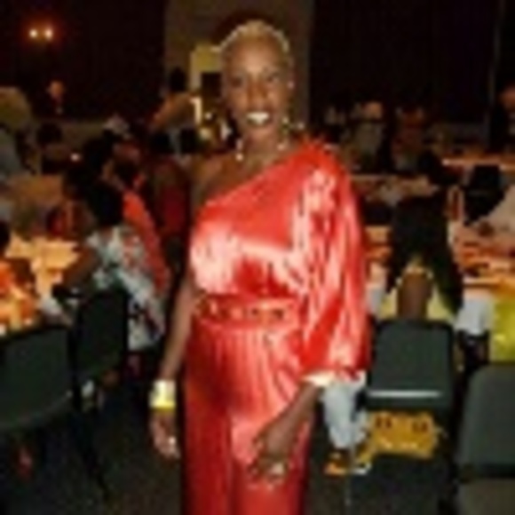 Profile Picture of Renee Finkley (@finenes) on Poshmark