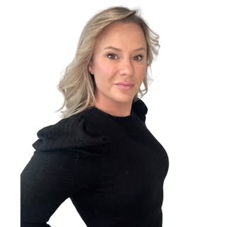 Profile Picture of Jennifer Lamont (@jennlamont__realestate) on Instagram