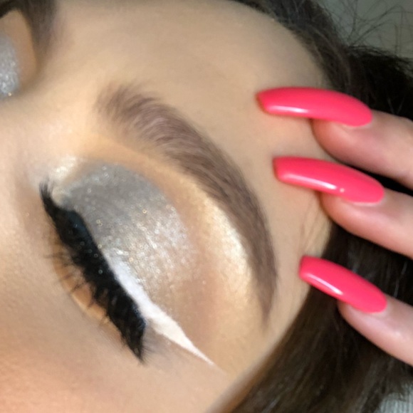 Profile Picture of Alexis Lizarraga (@agarrazilbeauty) on Poshmark