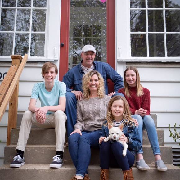 Profile Picture of Kelli Weiss-golatke (@kellijoweiss) on Poshmark