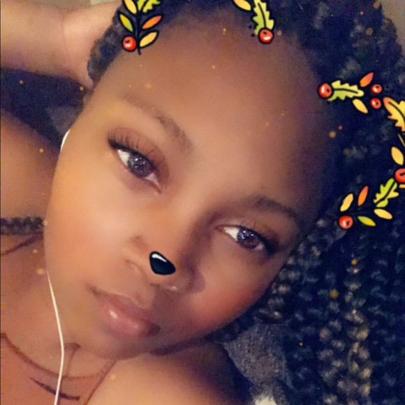 Dadamica Zenon - Poshmark Profile Picture of Dadamica Zenon (@meekmeek27) on Poshmark