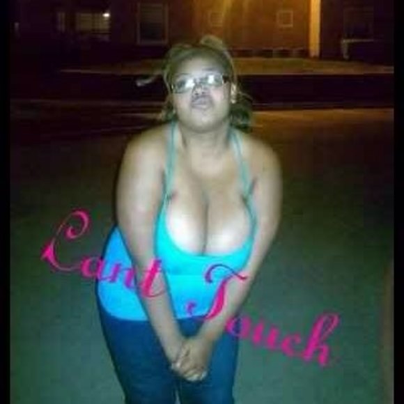 Profile Picture of Artina Waller (@artina27) on Poshmark