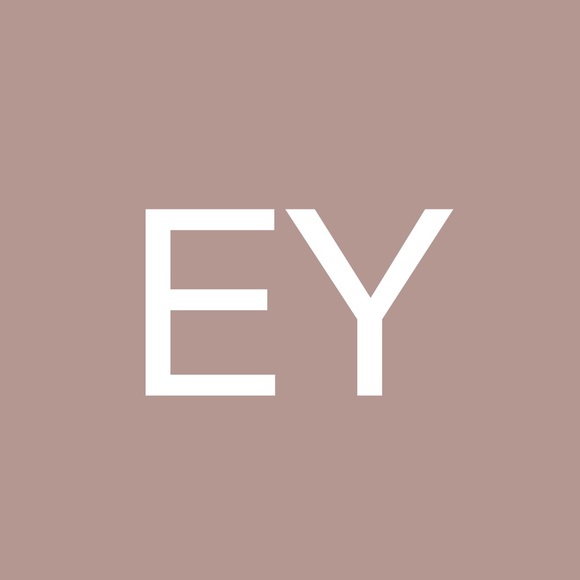 Profile Picture of Ezgi Yas (@ezgiyas) on Poshmark
