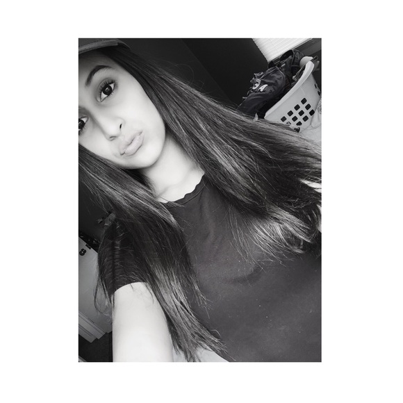 Profile Picture of Kristina Espinet (@kristinaespinet) on Poshmark