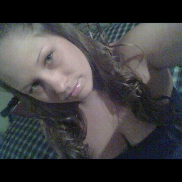 Profile Picture of Beth Hamlet (@xirishgirlx) on Poshmark