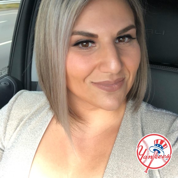 Profile Picture of Andrea Genovese cancellieri (@andreagenove546) on Poshmark