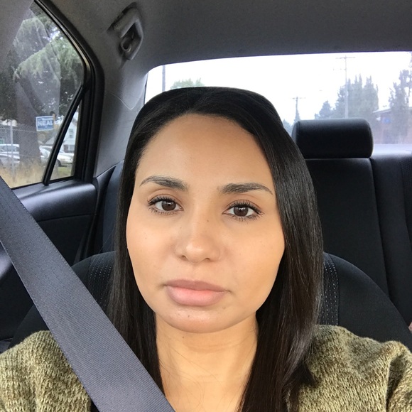 Profile Picture of Sade Hunter (@moxiegurl85) on Poshmark