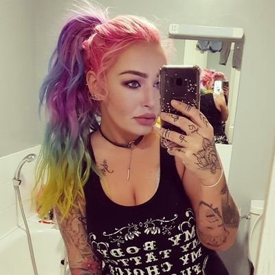 Profile Picture of Sylvia Pearson (@slywiththehair) on Twitter