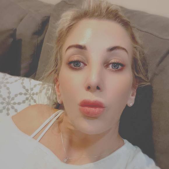 Profile Picture of Jennifer Zdarko (@jenniferzdarko) on Poshmark