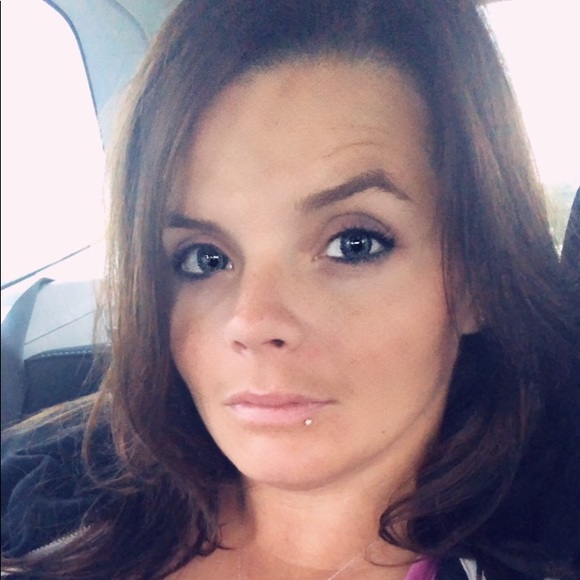 Profile Picture of Teal Finneman (@tealuke0221) on Poshmark