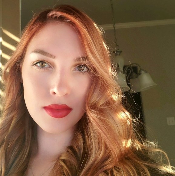 Profile Picture of Erica Troy (@ericatroy) on Poshmark