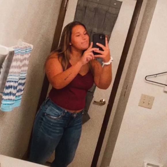 Profile Picture of Cambrie Pretzer (@gbgcambrie) on Poshmark