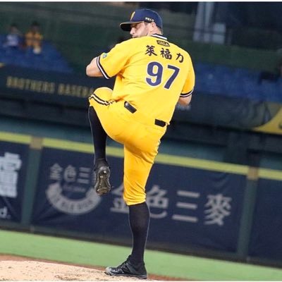 Profile Picture of Mitch Lively 萊福力 (@LivelyMitch) on Twitter