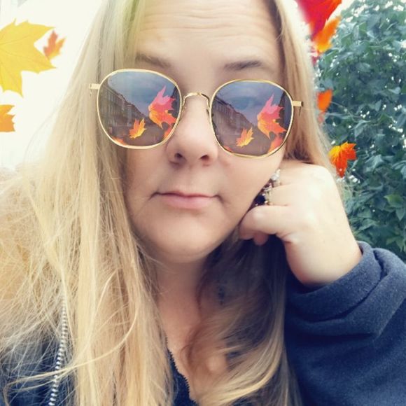 Profile Picture of Bandie Cruea (@b_rgs) on Poshmark