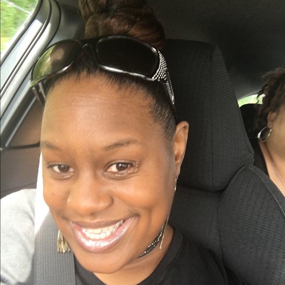 Profile Picture of Sheree Gordon (@sgordon04) on Poshmark