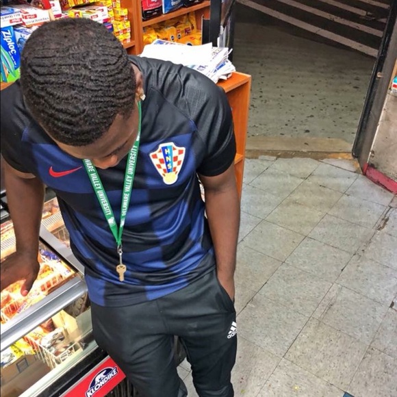 Profile Picture of Gary Newman (@showtimegary722) on Poshmark