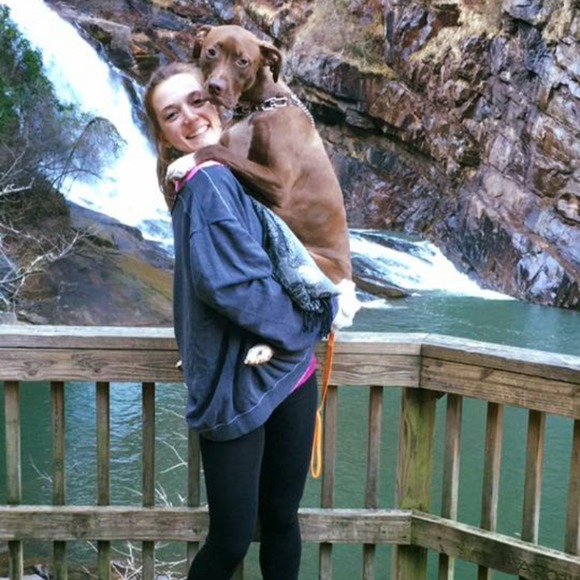 Profile Picture of Taylor Husereau (@thusereau24) on Poshmark